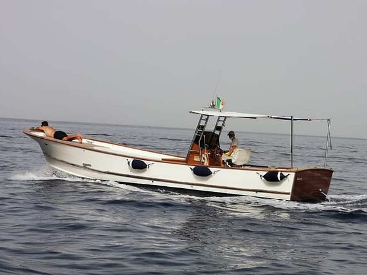 Private Bootstour rund um Capri mit einem edlen Gozzo in Italien, Marina Grande, photo 3