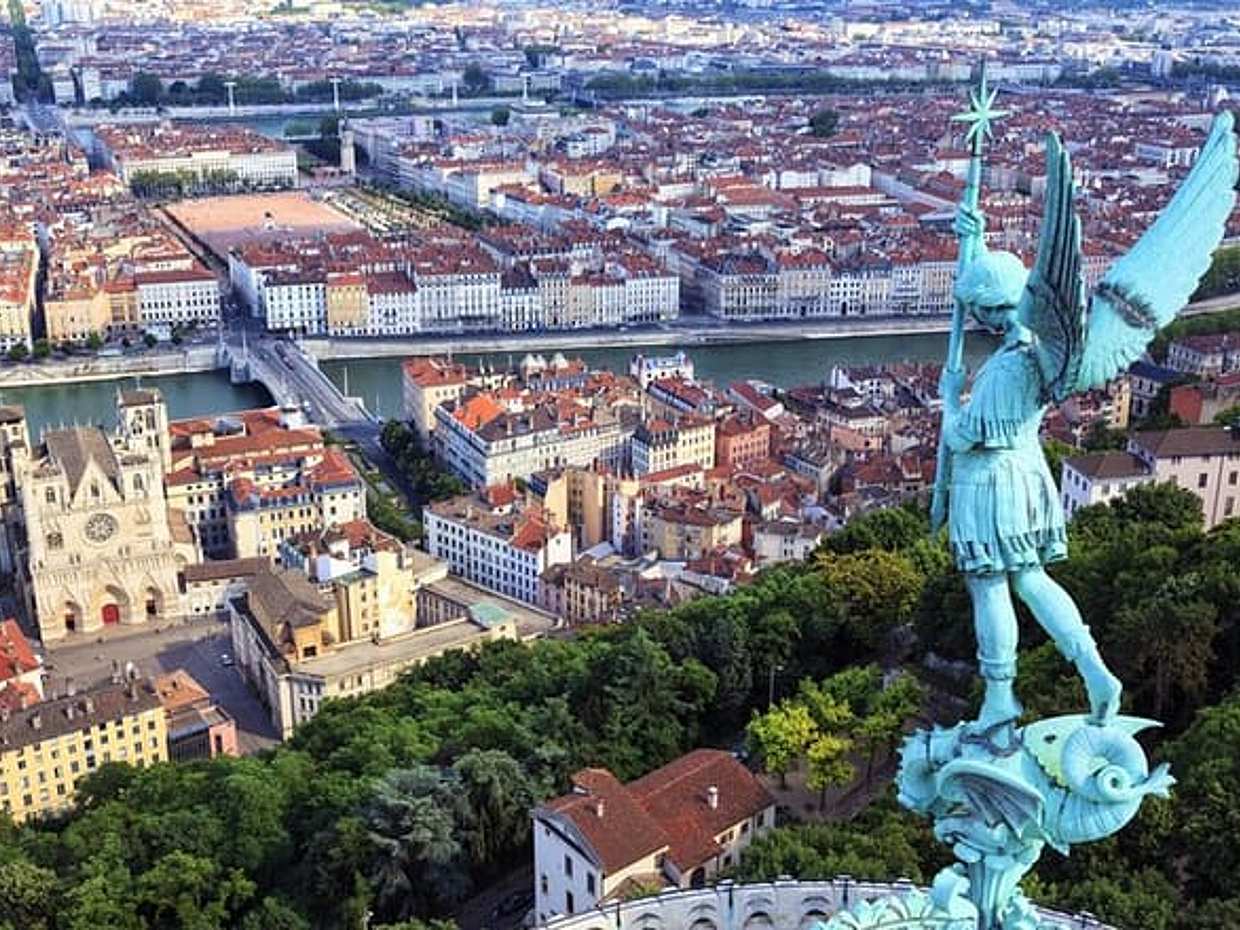 "Lyon Walking Tour: Juego de ciudad autoguiado en Francia"