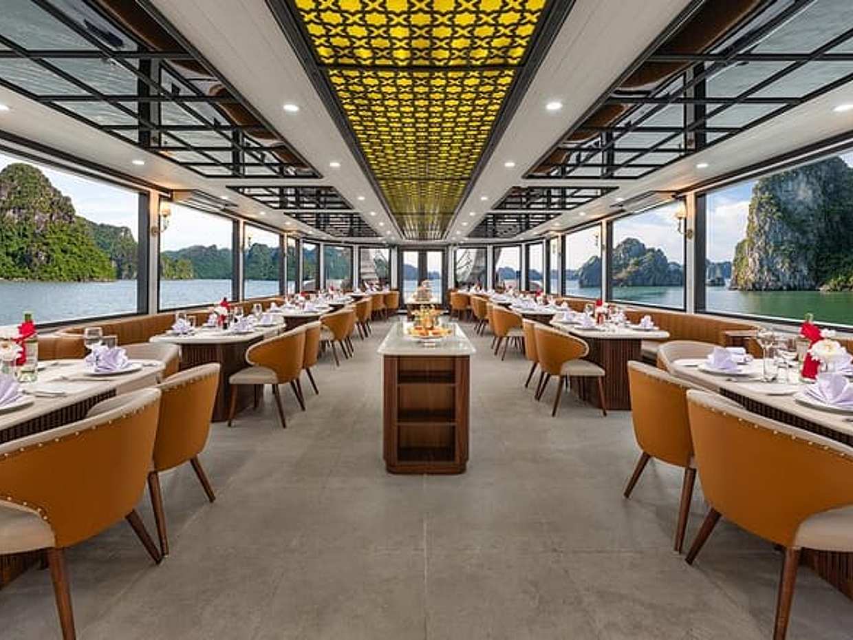 Deluxe Cruise from Hanoi: Halong Bay Tour with Set Menu