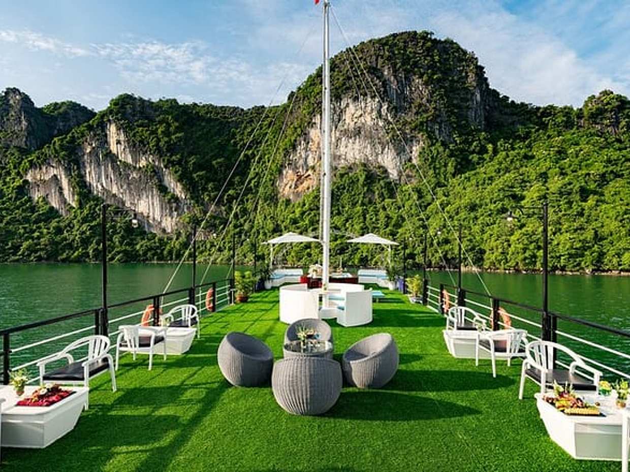 Sonata Cruise: Halong Bay Day Trip with Buffet and Jacuzzi Pool, photo 4