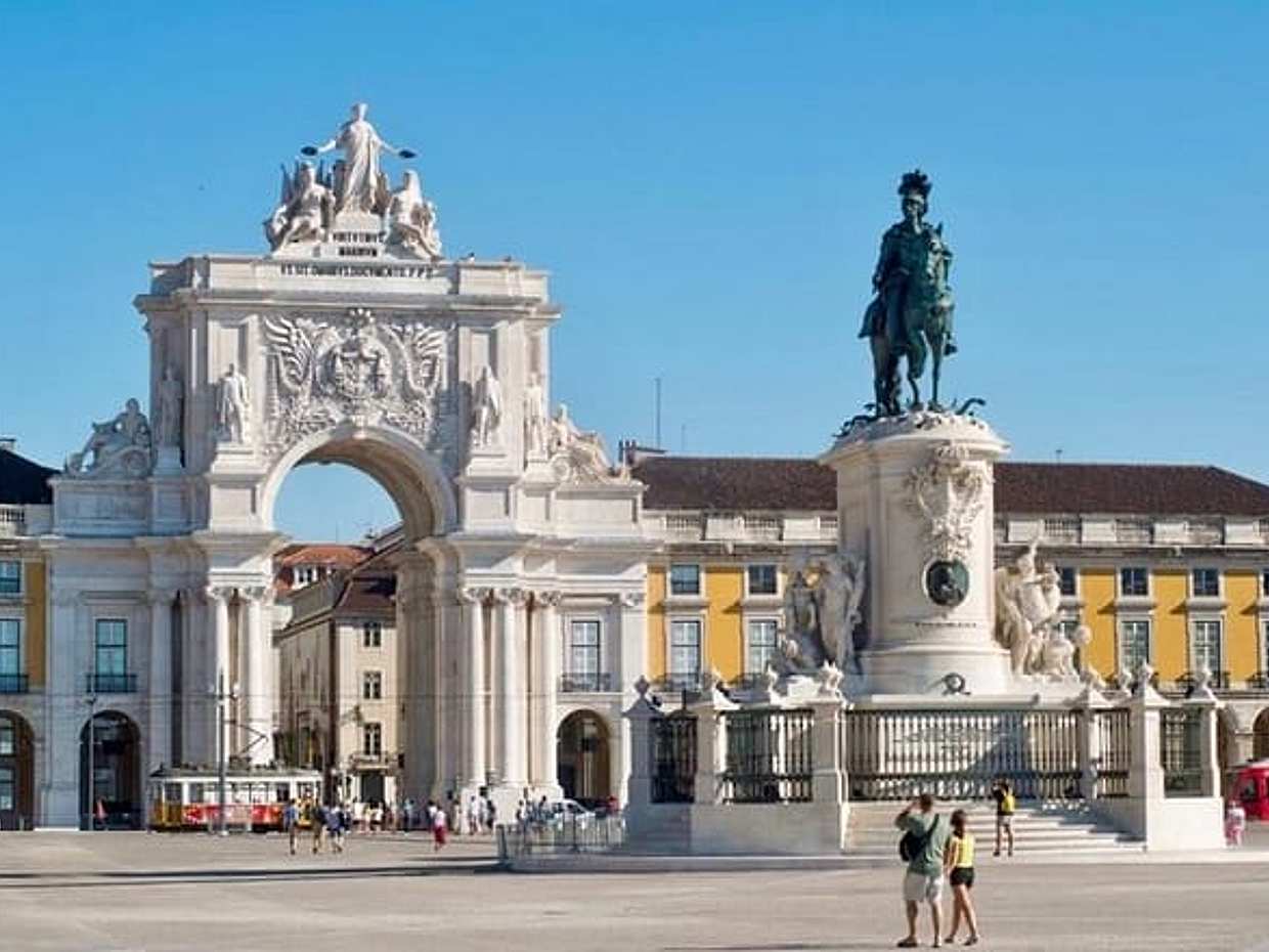 Private Transfer between Porto and Lisbon in Portugal
