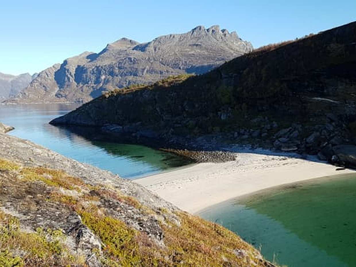 Hiking - Hovdsundet Beach
