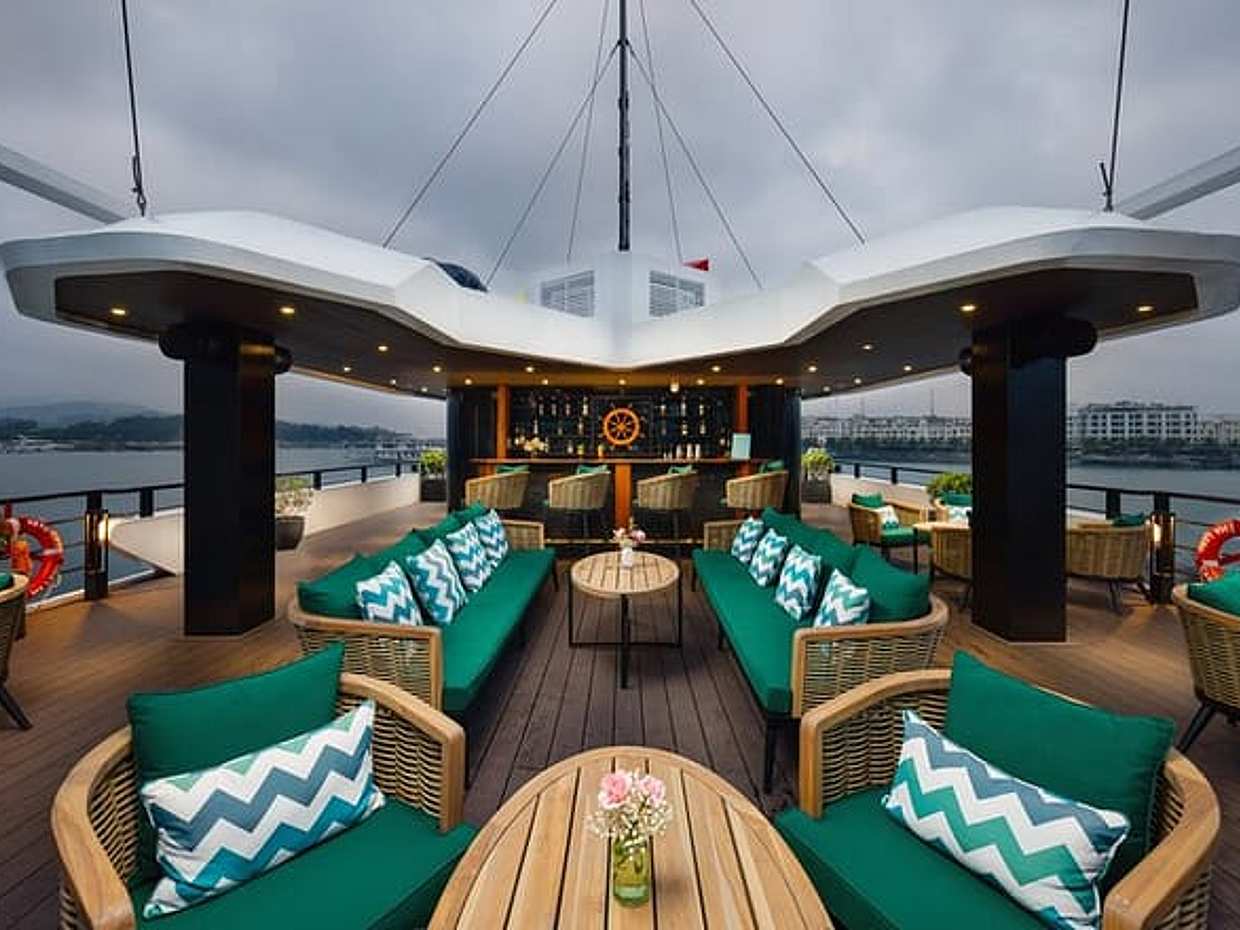 Luxury Day Tour Halong & Lan Ha Bay - PREMIUM CRUISE ON BAY, Vietnam, photo 4