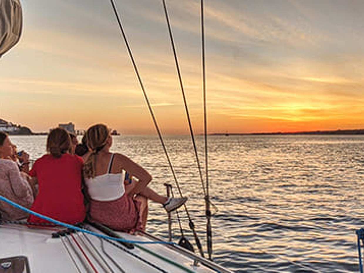 Lisbon Private Sunset Sailing Cruise - 2h Private Tour, with a Drink Included in Portugal, Lisboa