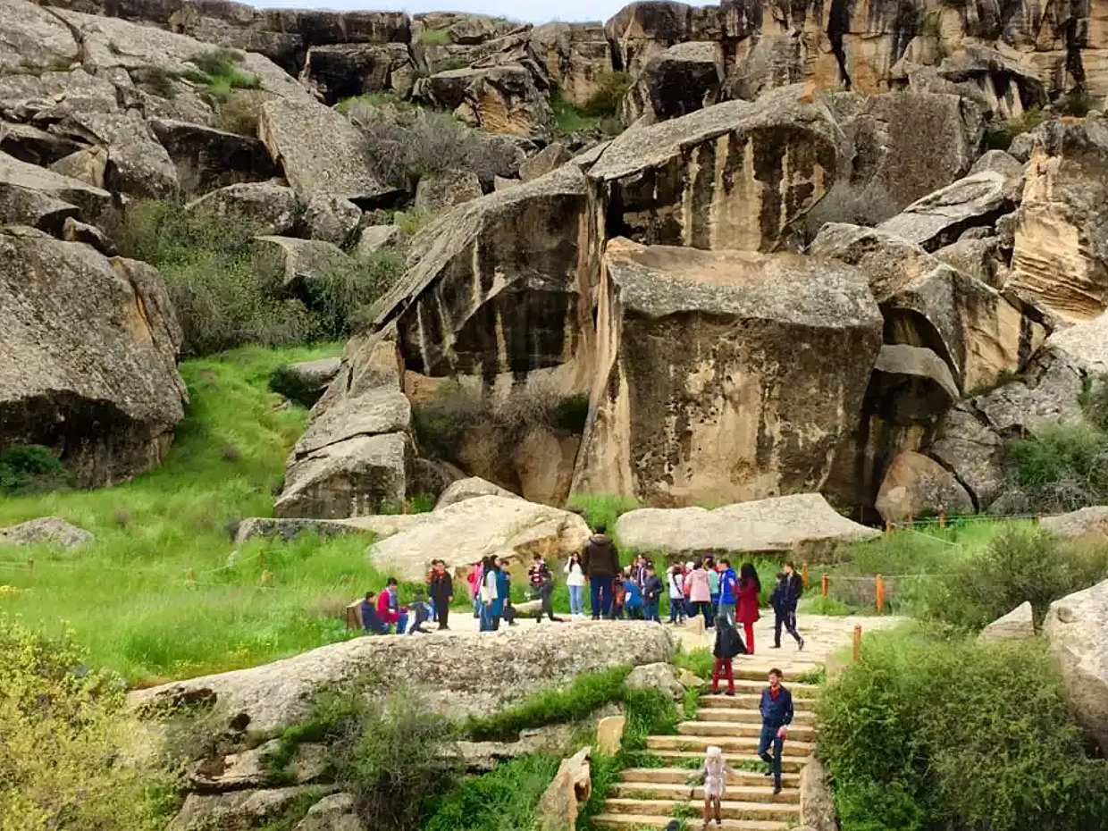 Gobustan Tour и Грязевые вулканы в Азербайджане, Баку.
