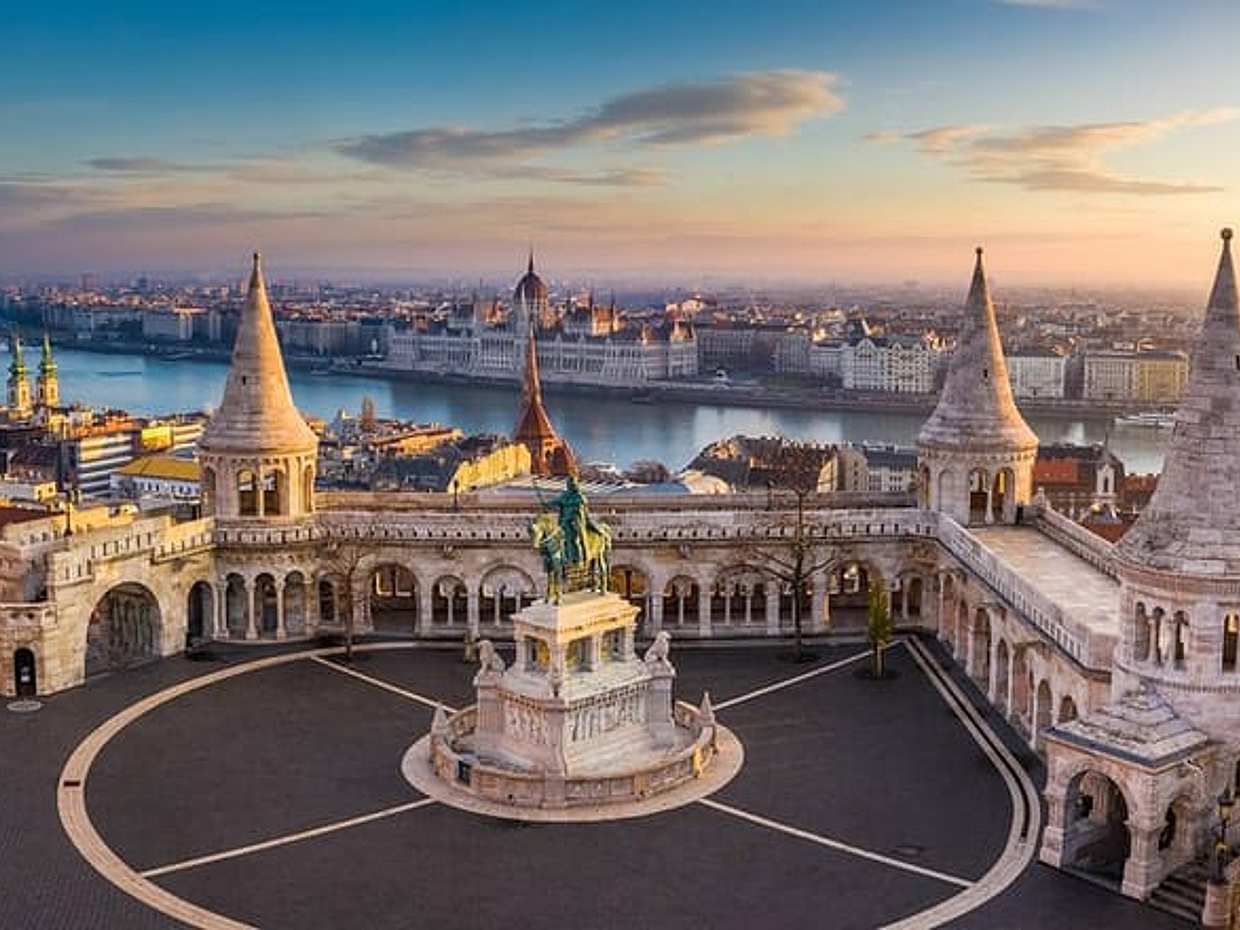 Private Day Trip Vienna to Budapest, with English speaking driver in Austria