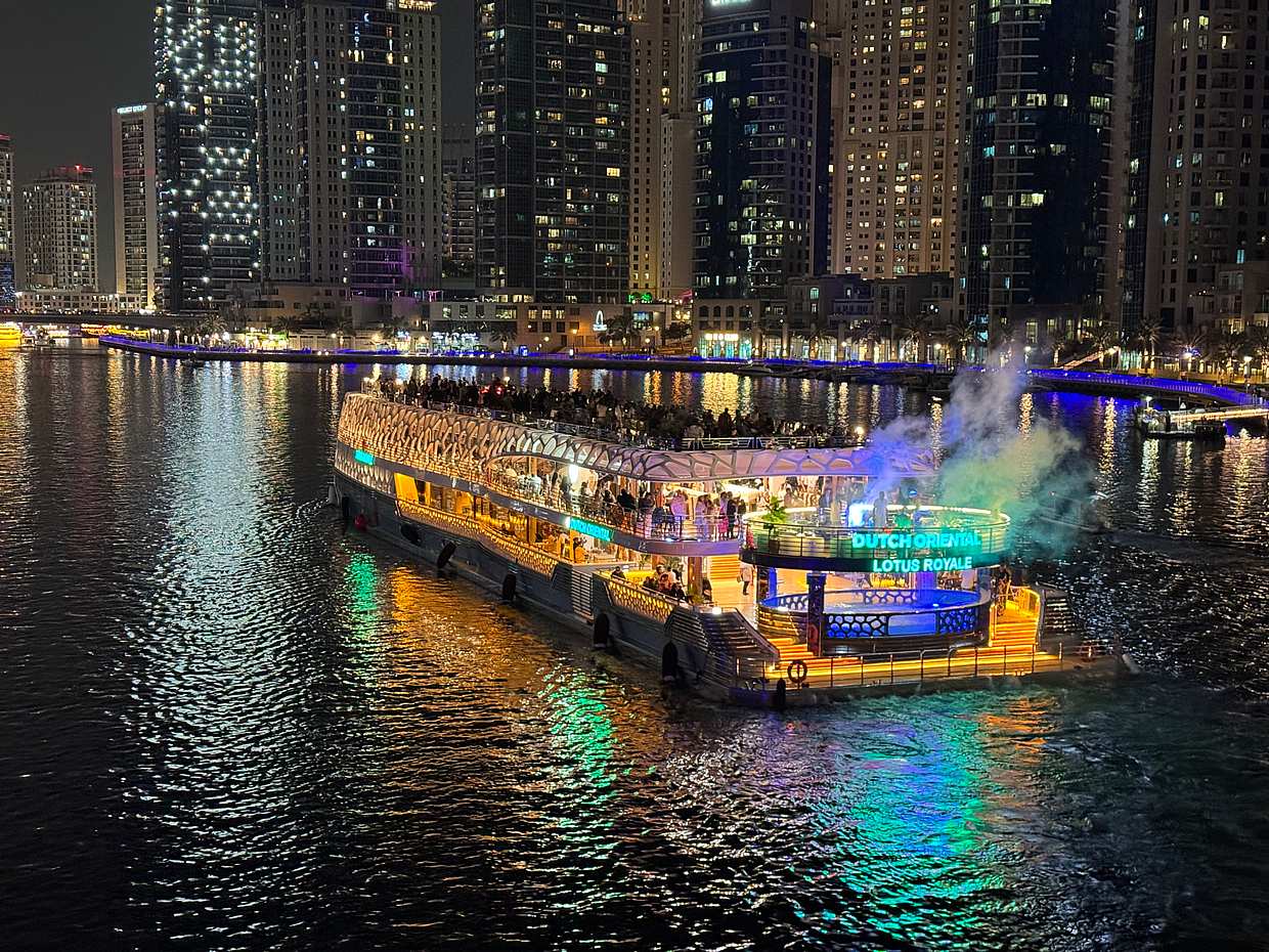 Dubai Lotus Mega Yacht Dinner Cruise Tickets in de Verenigde Arabische Emiraten, Dubai Marina
, photo 5