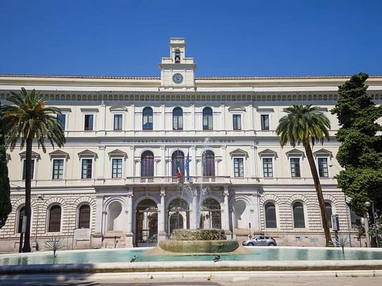 Bari Scavenger Hunt & Highlights Self-Guided Walking Tour