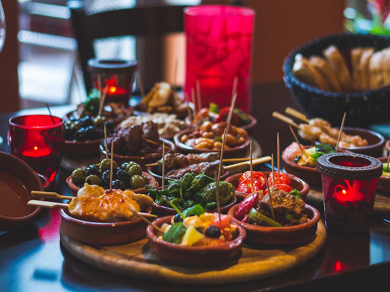 Walking Tour and Gourmet Dinner in Seville
