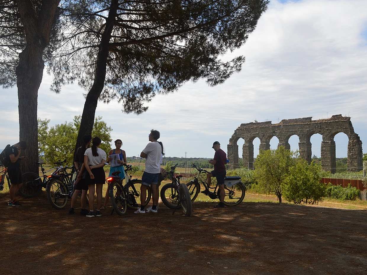 One-Day WOW Erlebnis mit Appian Bike Tour, Mittagessen, Golf Cart Tour und Skip-the-Line Kolosseum Tour in Italien, Rom
, photo 2