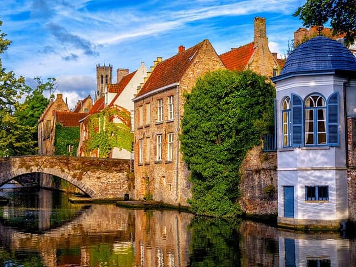 Private direct transfer from Amsterdam to Bruges in Netherlands