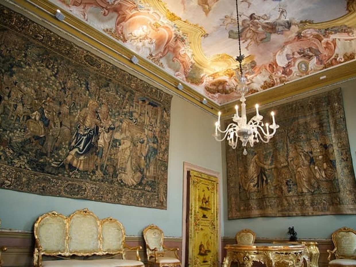 Private Hidden Venice Tour: Ca’ Rezzonico, Gondola Crossing & Scala del Bovolo, photo 3