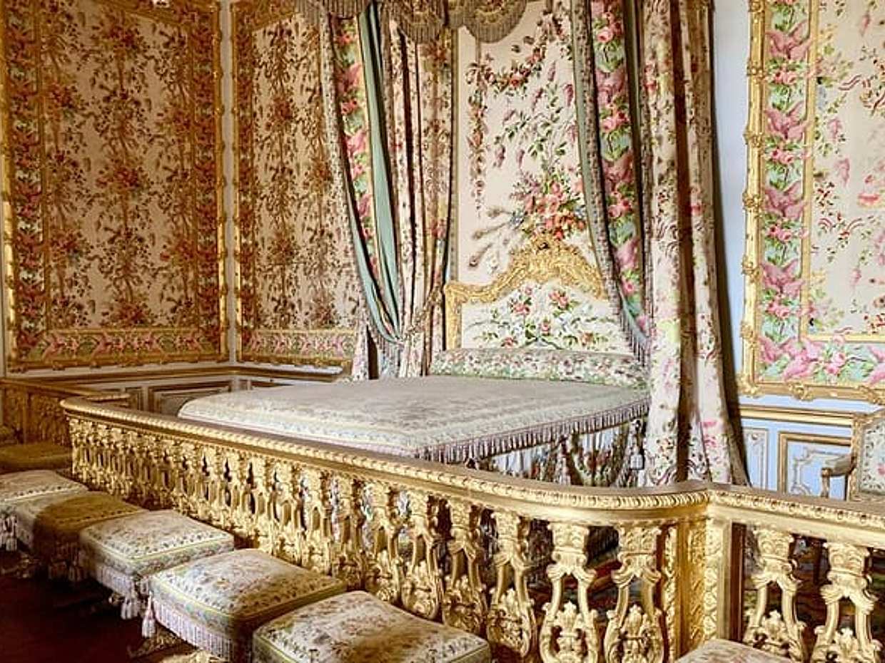 Versailles Palace & Marie-Antoinette's Estate Full Day Private Tour from Paris