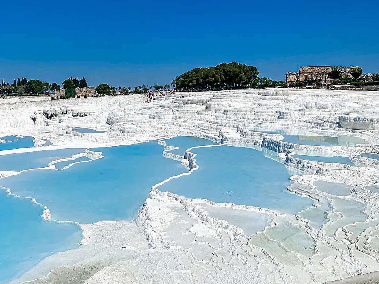 Pamukkale Tour z Istanbulu v Turecku, Travertiny Pamukkale (termální bazény).
