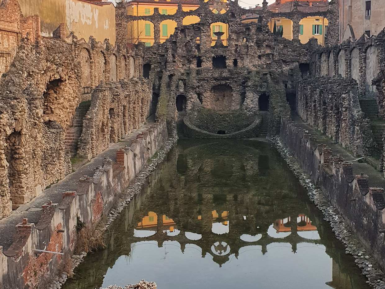 Sassuolo: Arte barroco y sabores auténticos en Italia, Bolonia.
, photo 4
