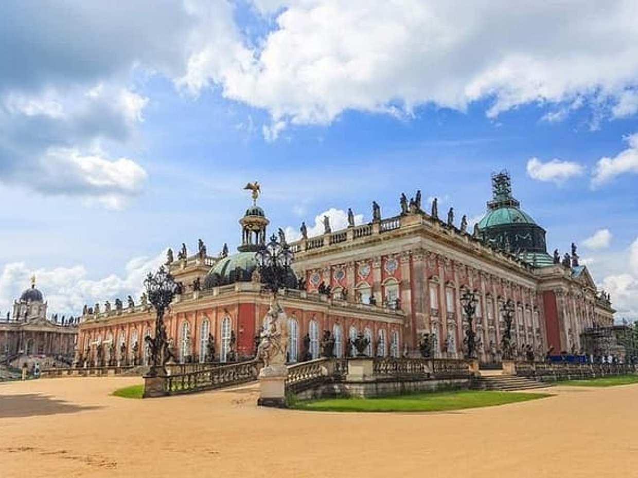 Private transfer from Berlin to Prague with stops at Potsdam + Sanssouci Palace