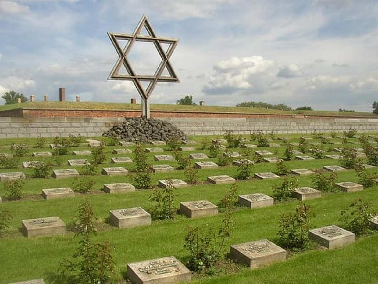Private transfer from Berlin to Prague with Terezin Concentration Camp stop