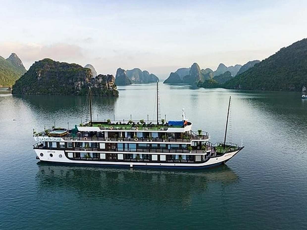 Halong Overnight Cruises 2 Days 1 Night Tour from Hanoi, photo 2