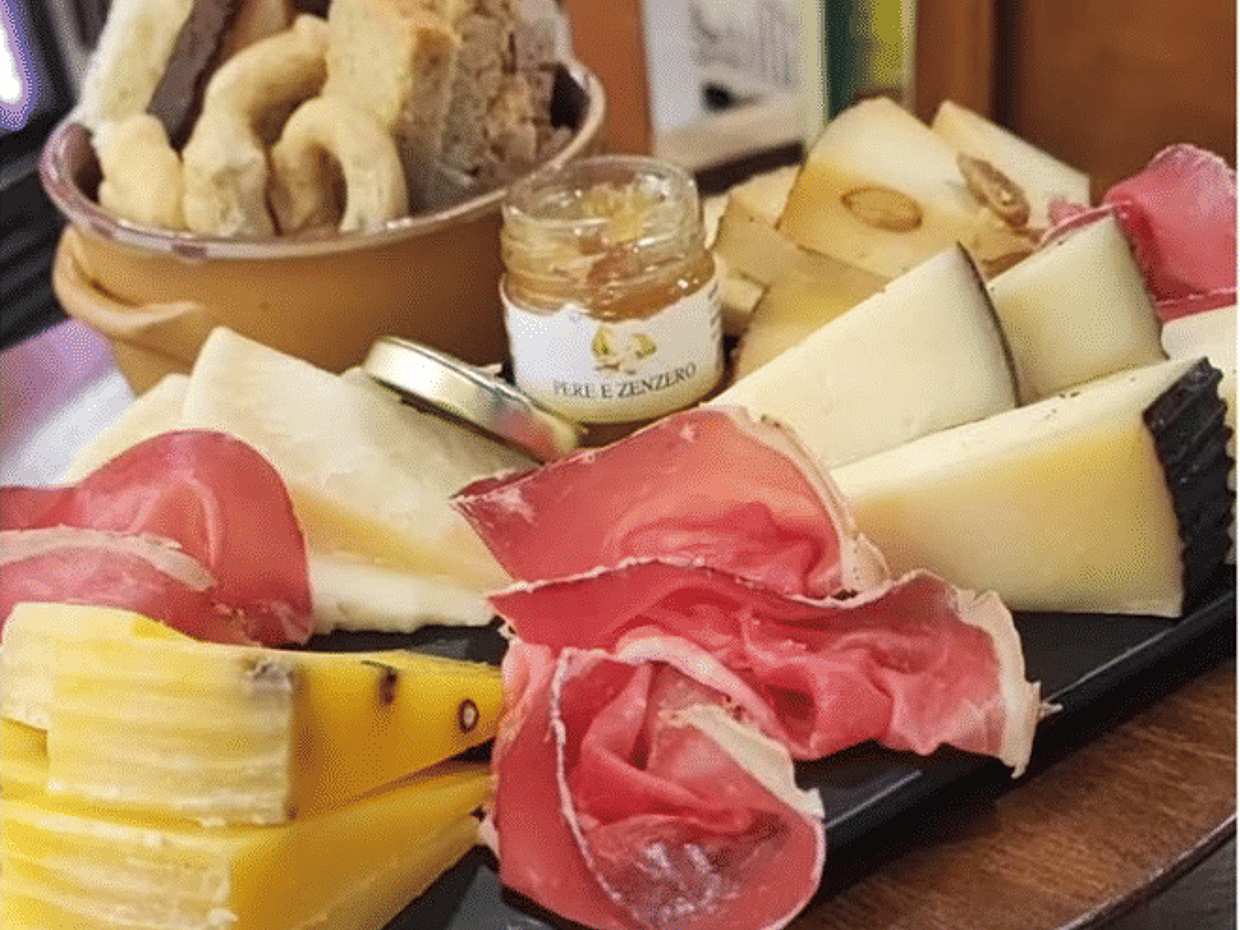 Martina Franca Basic Tasting: Capocollo, Wine & Puglia's Traditions, photo 3