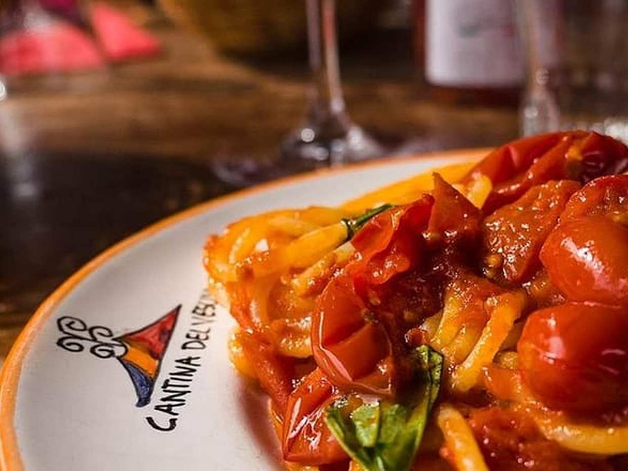 Naples Shore City Tour, Pompeii & Winery .