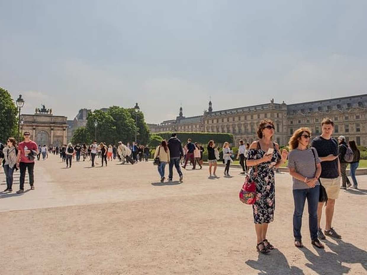 Paris Private Tour: Highlights, Top Quarters & Eiffel Tower in France, photo 3