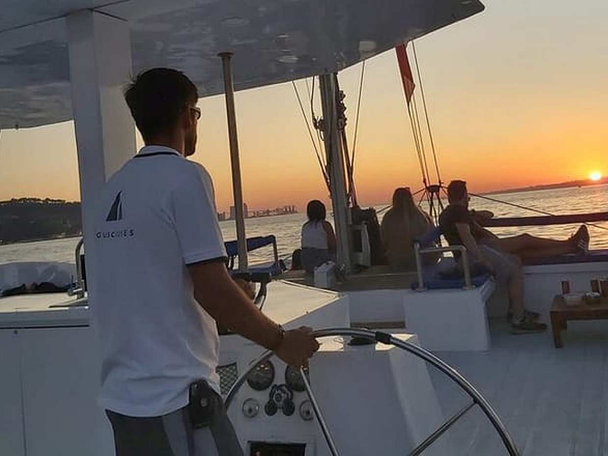 2H Catamarã Privado à Vela "Vertigo" Tour em Lisboa até 18pax em Portugal, photo 3