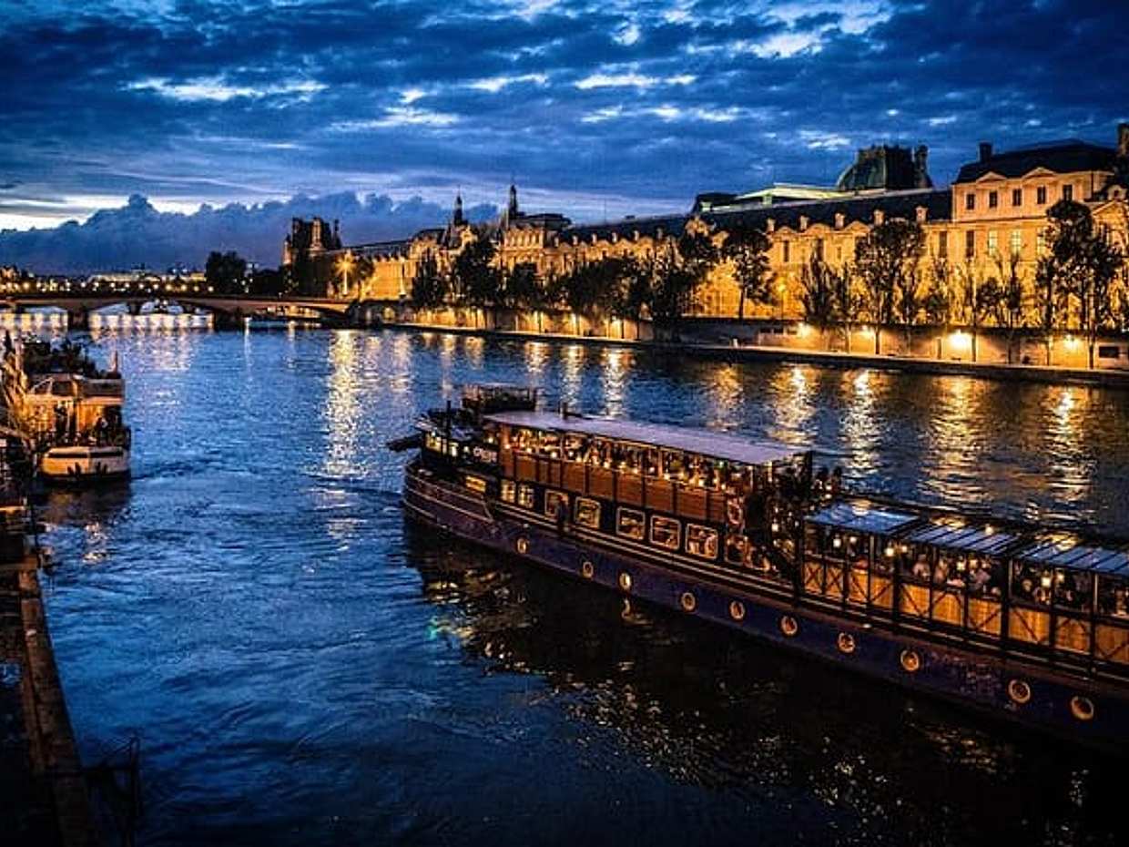 Paris By Night with Seine River Cruise and Roundtrip Luxury Transportation