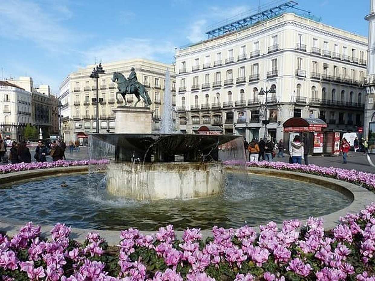 Private Transfer From Barcelona To Madrid, With a 2 Hour Stop in Spain