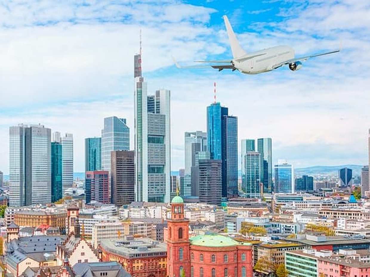Deur-tot-deur privétransfer van Brugge naar Frankfurt in België