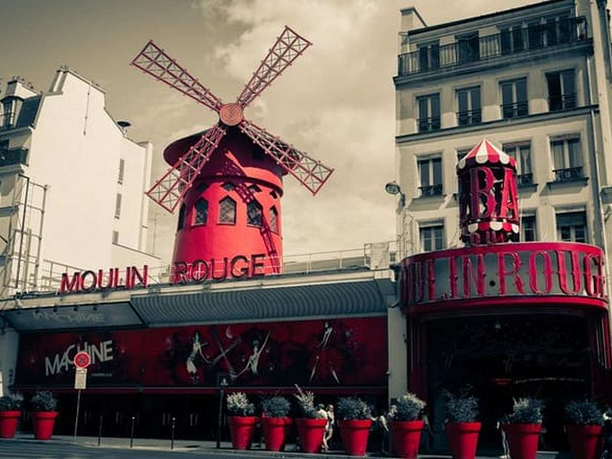 Paris Montmartre Self-Guided Walking Tour and Scavenger Hunt in France, photo 4