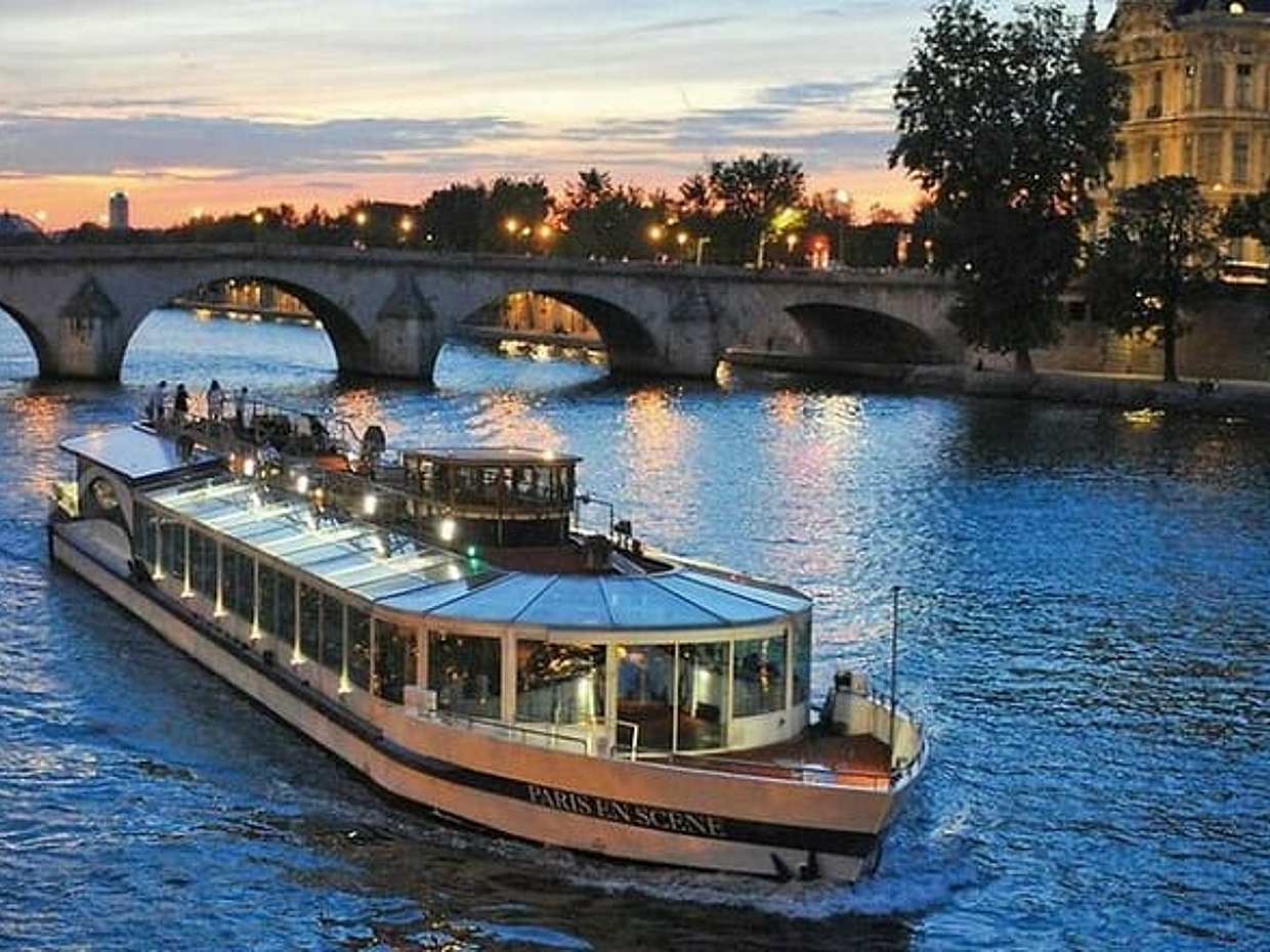 Paris - 2 Days Sightseeing Bus Tour and River Cruise