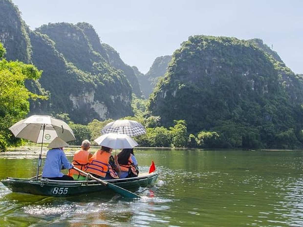 Bai Dinh Trang An Day Trip with Lunch, Boat Trip and Electric Car