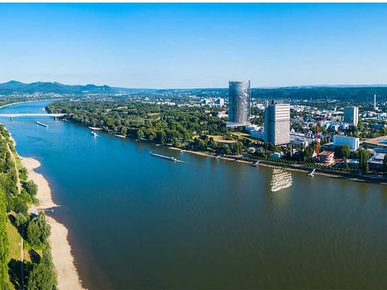 Bonn Scavenger Hunt & Highlights Self-Guided Walking Tour