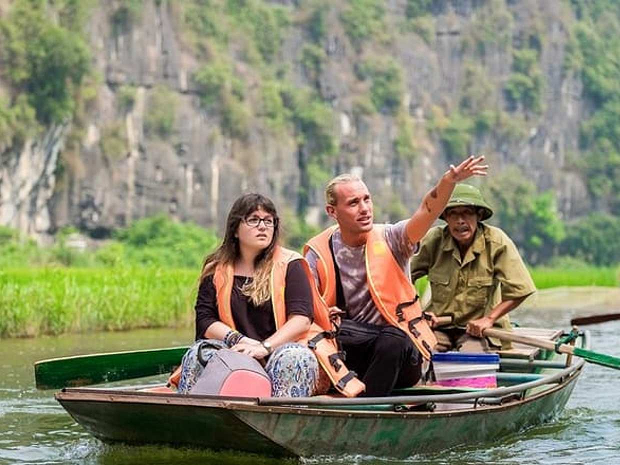 1 Day Luxury Day Tour in Hoa Lu, Tam Coc & Mua Cave, photo 4
