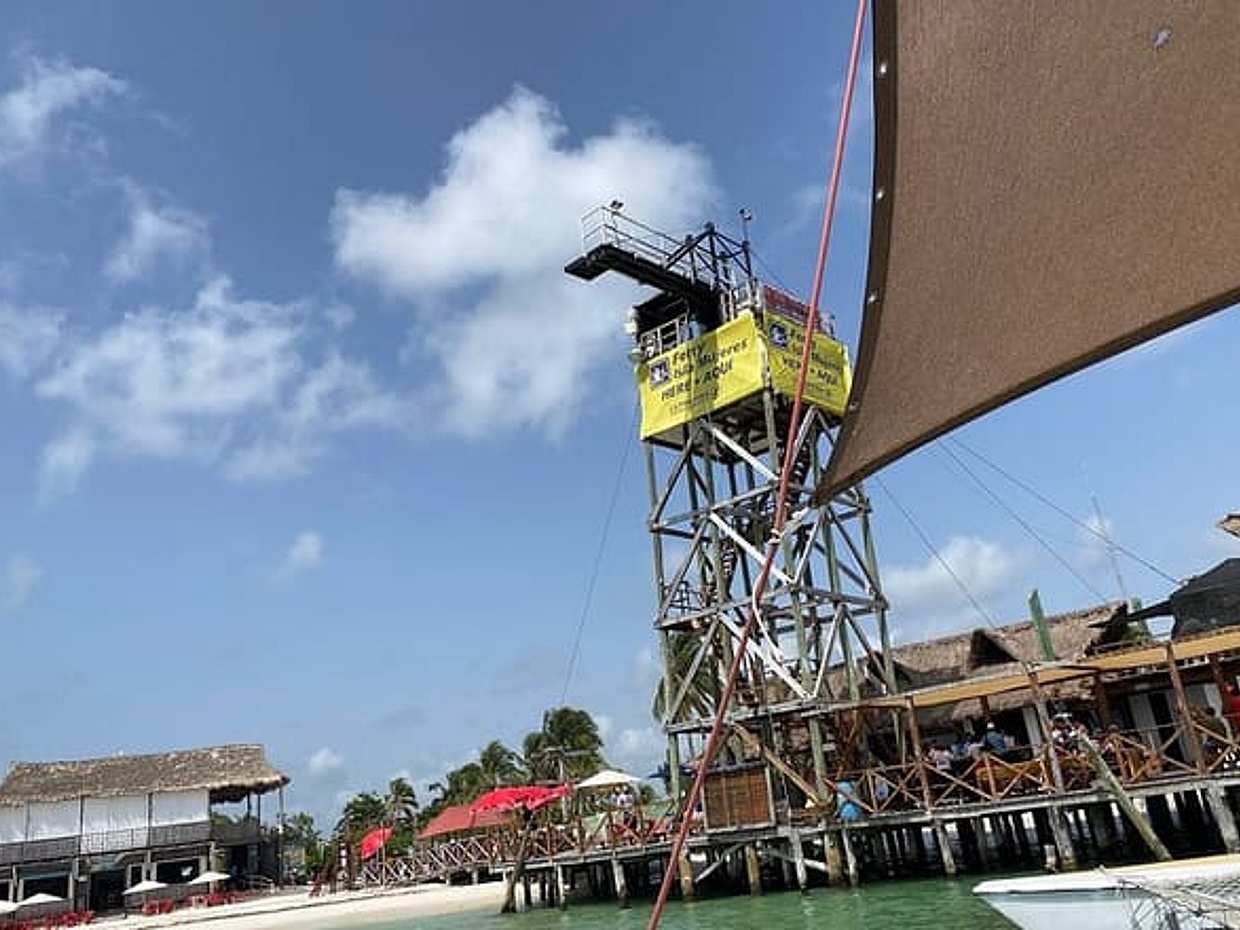 Isla Mujeres Basic Tour in Catamaran with Snorkel and Open Bar, photo 3