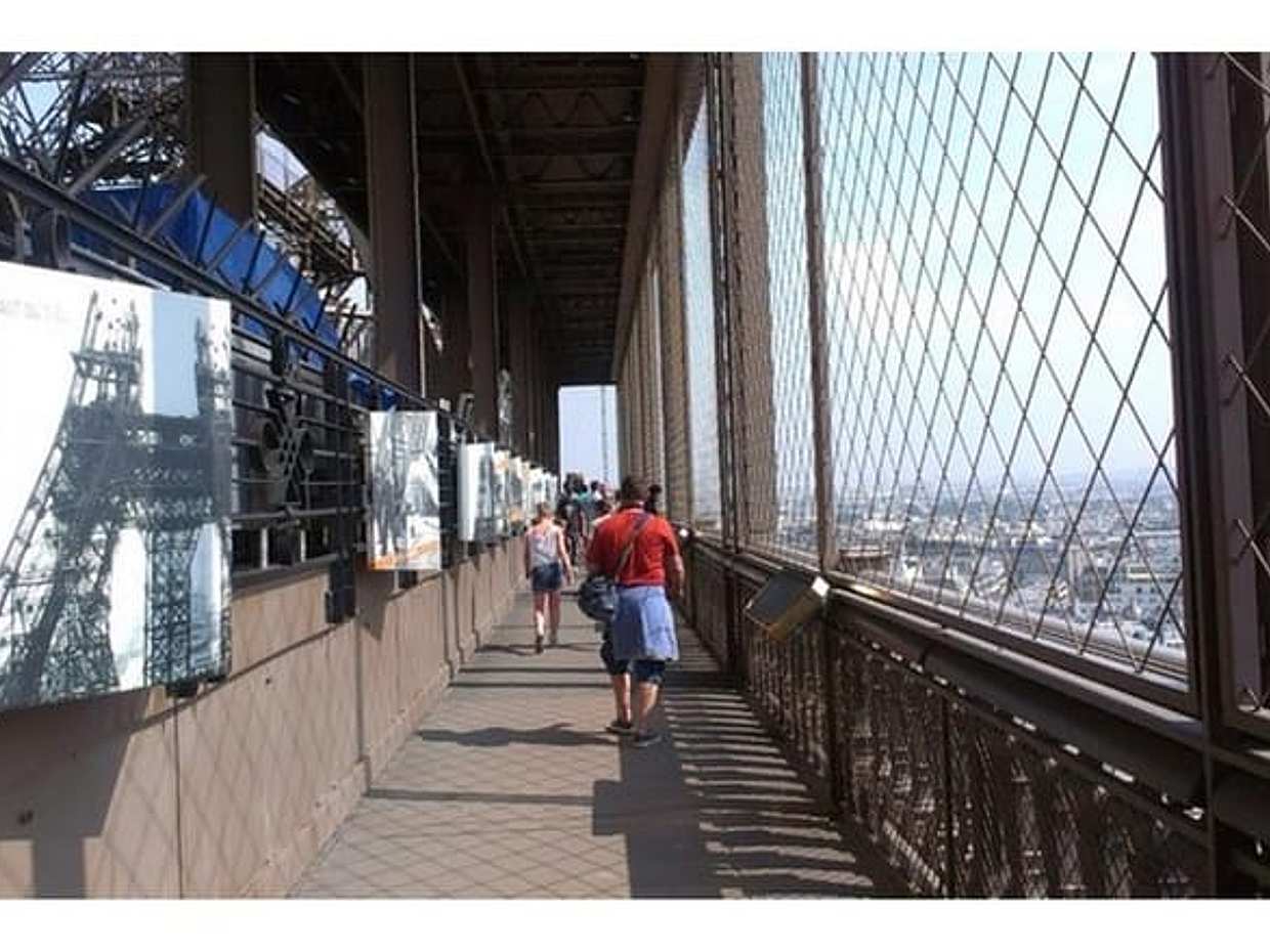 OT Paris Eiffel Tower 2nd Level Spanish Guided Tour with Ticket For Summit, photo 4