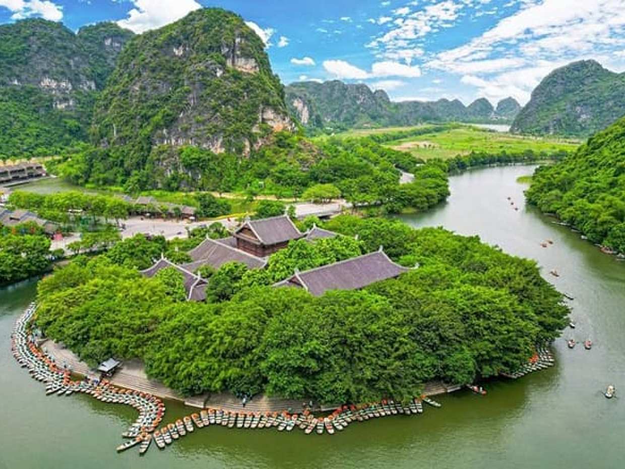 From Hanoi: Ninh Binh 1 Day Tour To Visit Bai Dinh & Trang An, photo 2