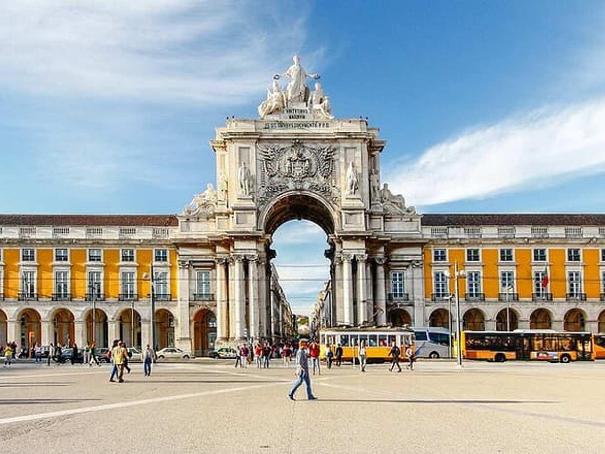 Porto to Lisbon with stops Aveiro-Fátima-Coimbra-Tomar-Nazaré-Óbidos