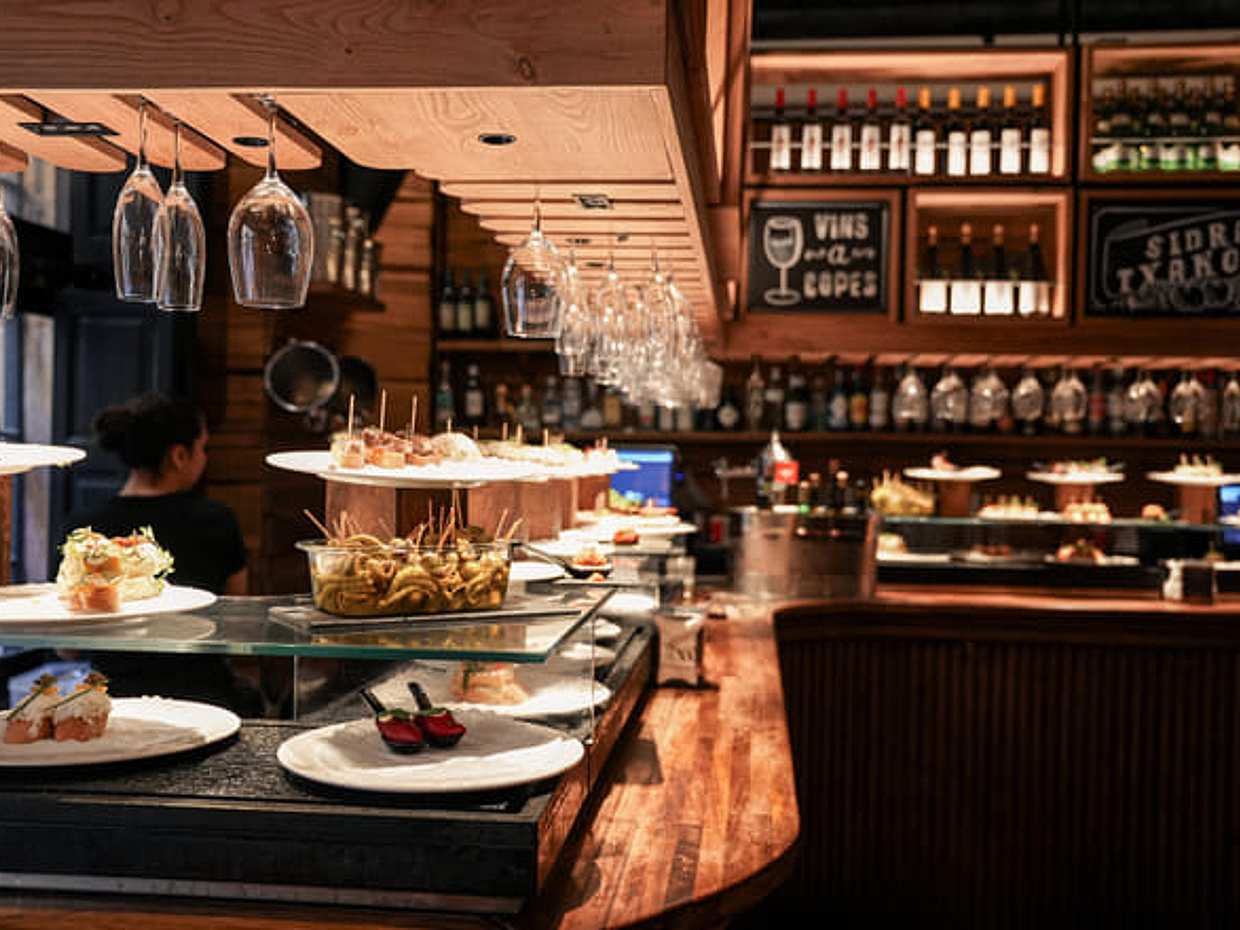 Barcelona: Tipsy Tapas Tour with History, Paella & Sangria, photo 3
