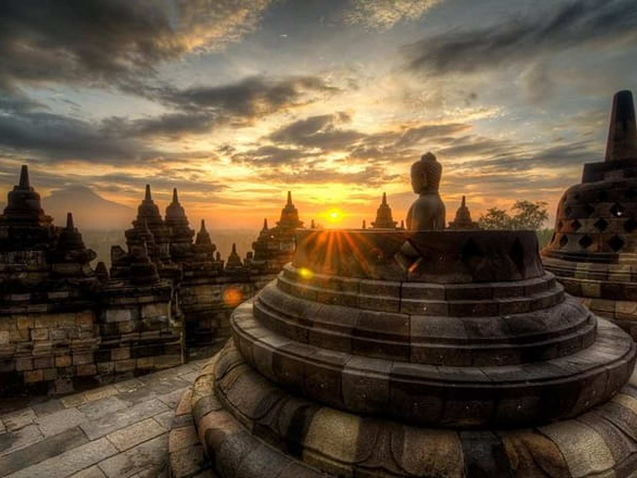 Borobudur Sunrise from setumbu Hill , Merapi Volcano & Prambanan Full Day Tour