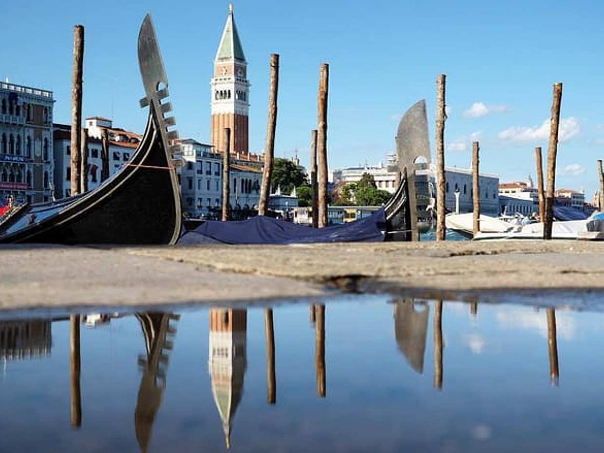 Lakes, Lagoon & Mountains: Lakes Como, Garda, Bernina train & Venice. Small Group Tour, photo 4
