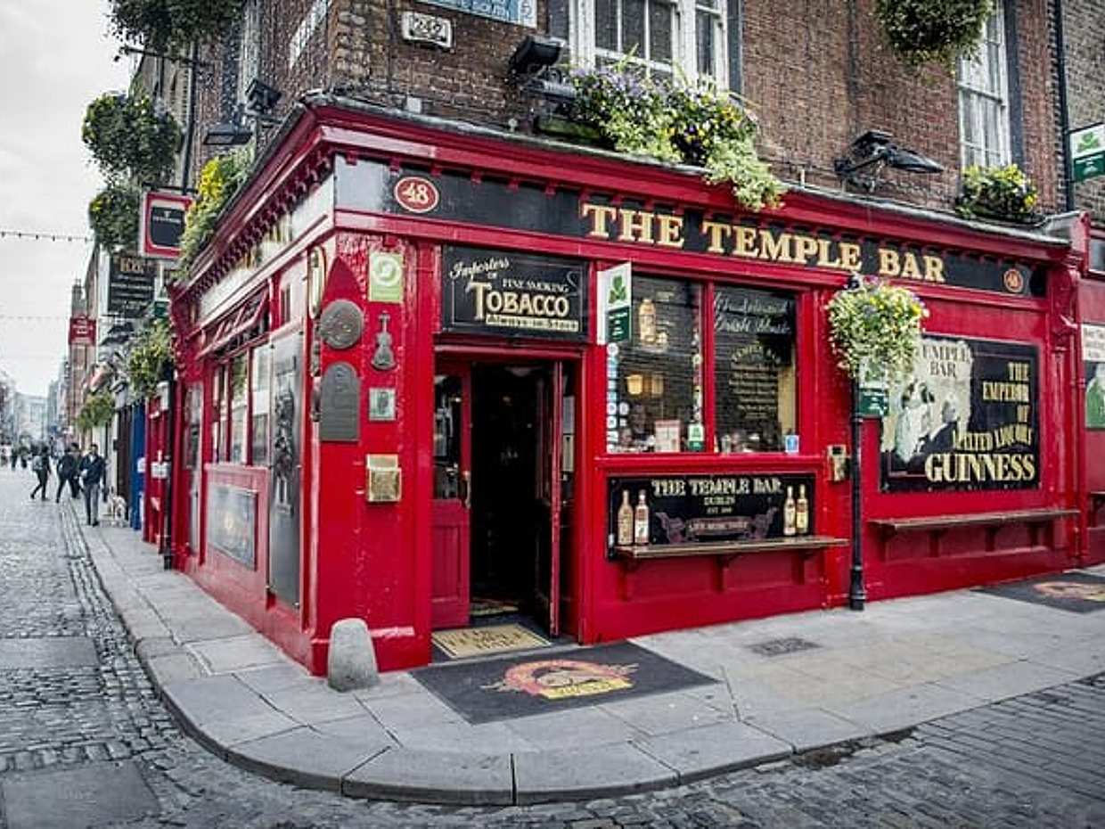 Dublin Old Town: Famous Pubs Exploration Game and Tour in Ireland, photo 2