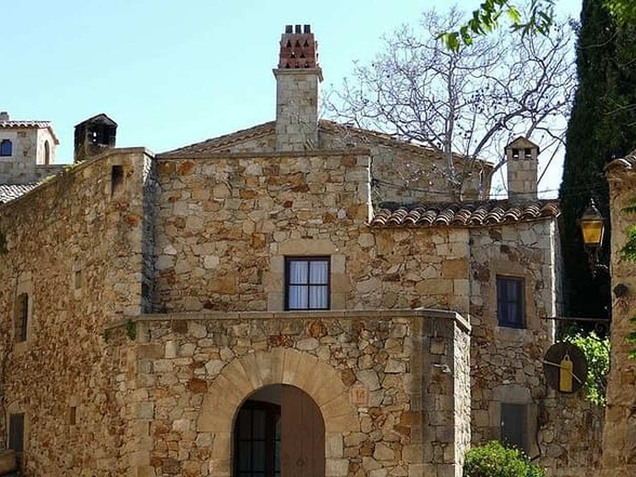 Medieval Towns, Girona, Wines and the Costa Brava in private
