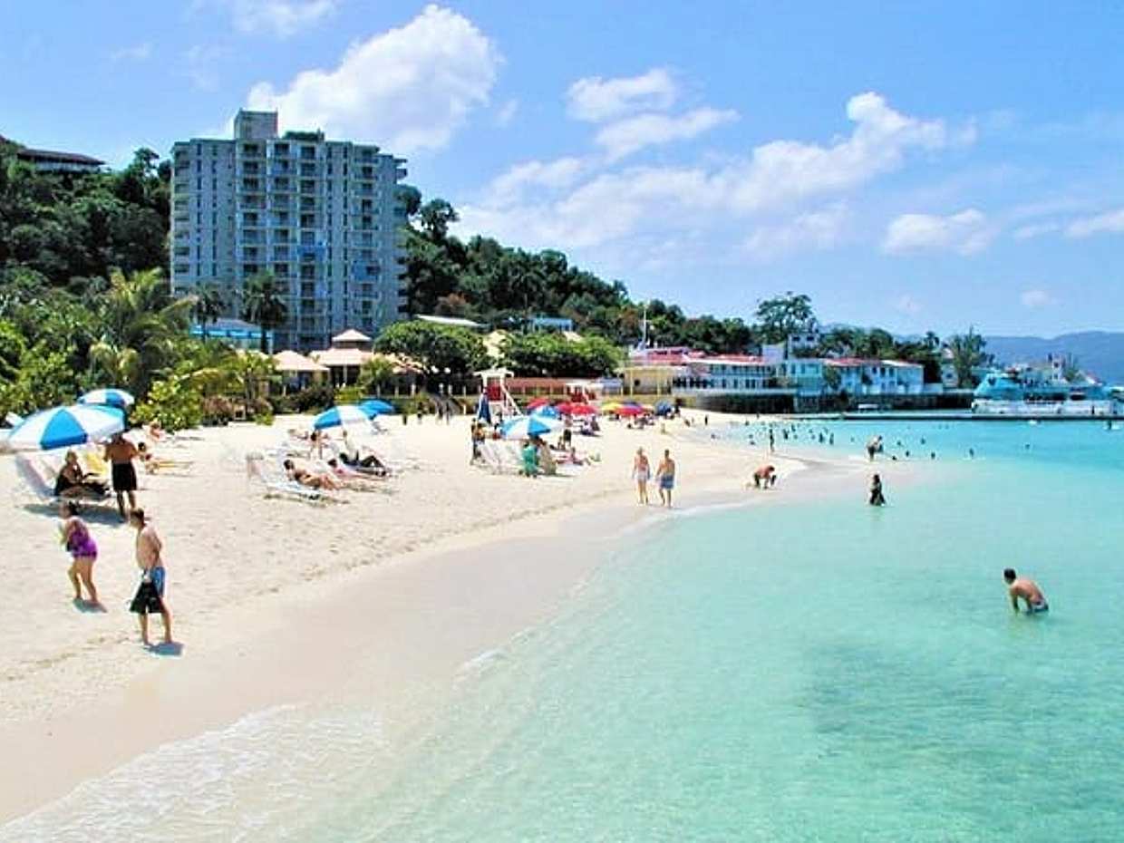 Montego Bay Shore Excursion: Doctor's Cave Beach & Montego Bay City Highlights