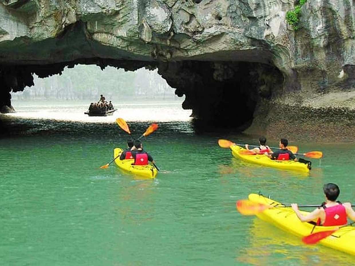 Standard Halong 2 days 1 night - overnight on cruise - Bai Tu Long routine, photo 2