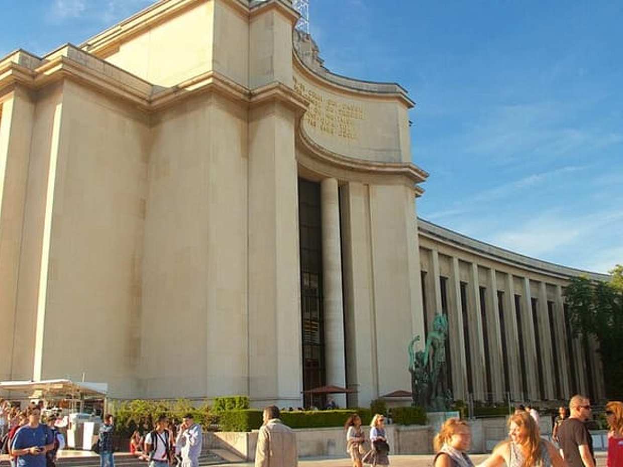 Eiffel Tower with Hotel Pickup and Walking Tour to Trocadéro