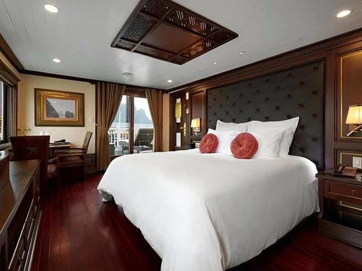 Hanoi: 2D1N Scenic Bai Tu Long Bay Journey on Garden Peak Cruise