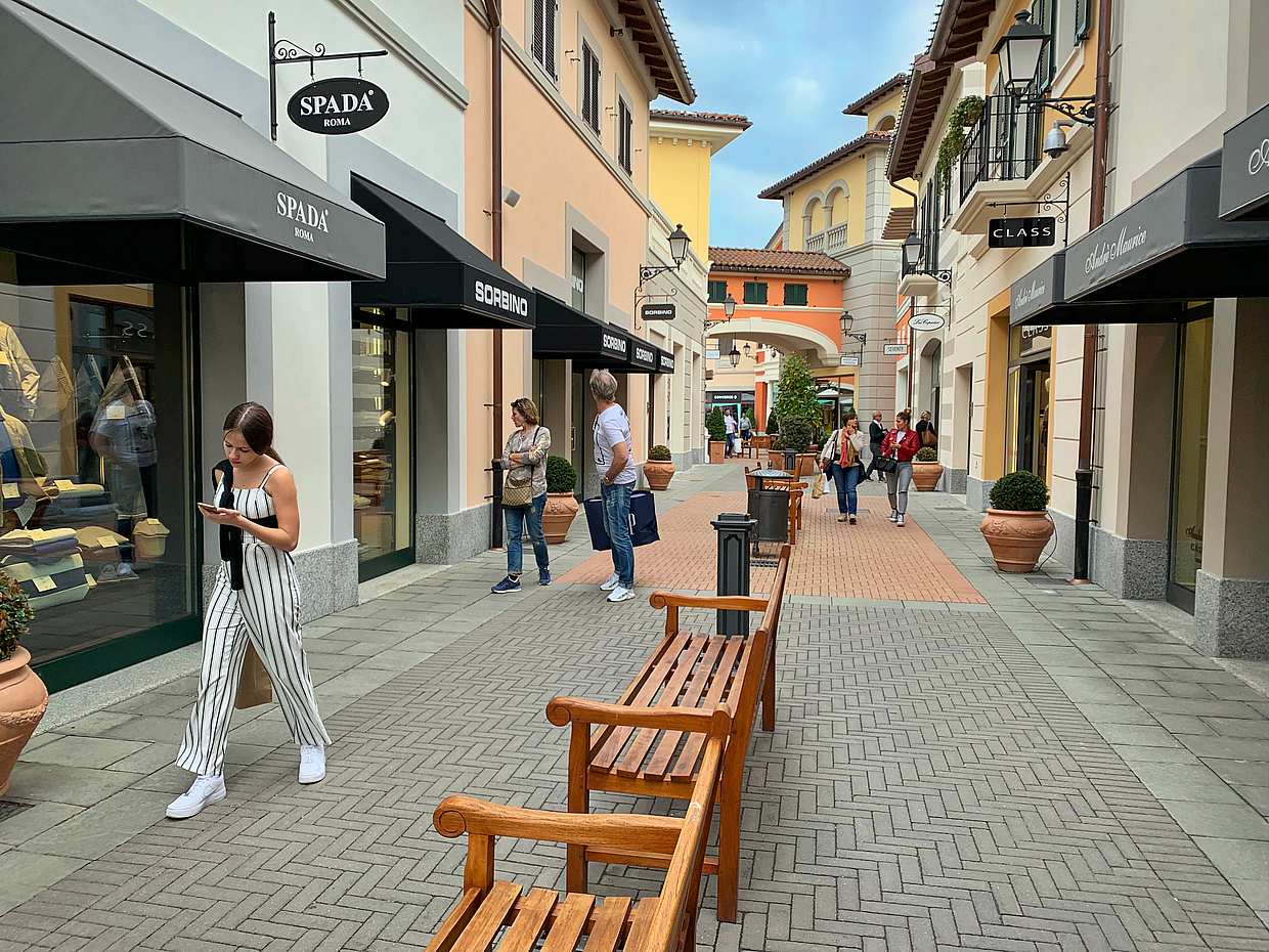 Privátní nákupní výlet do Serravalle Outlet z Milána v Itálii., photo 2