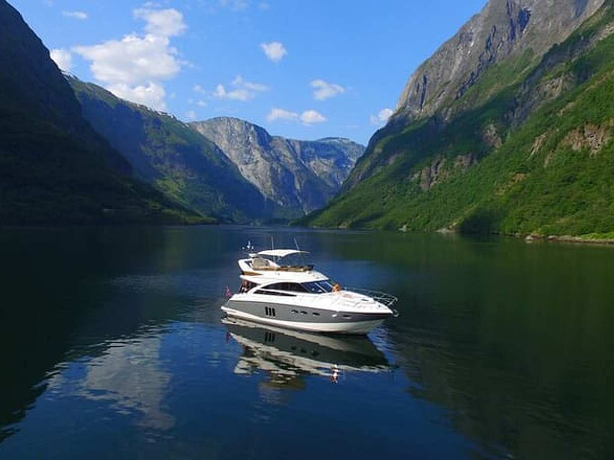 Private yacht Cruise in Flåm and Gudvangen, Nærøyfjord