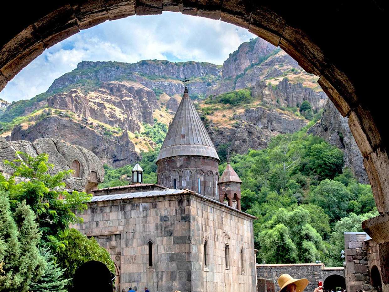 Գառնիի տաճար, Գեղարդի վանք, լավաշի թխման վարպետության դաս, Սևանա լիճ, Սևանավանք վանք Հայաստանում, Երևան։, photo 5